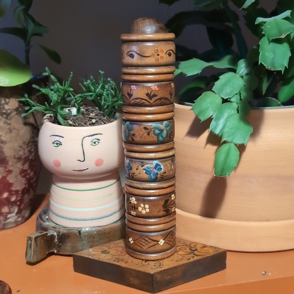 P. Peterson Other - Folk Art Wooden Napkin Rings with Stand (B2)